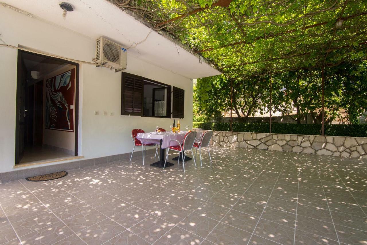 Apartments Jelka Jelsa  Exterior foto